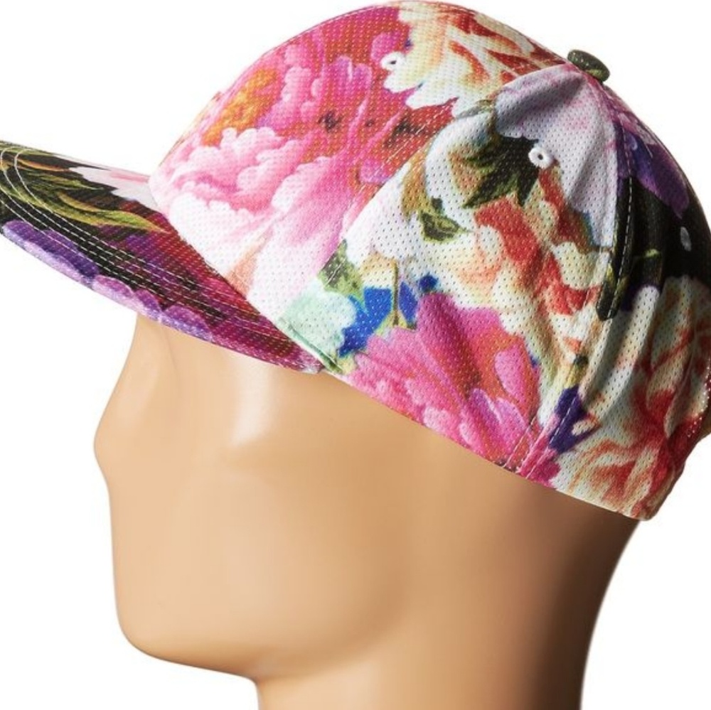 NWT Steve Madden Floral Snapback Baseball …